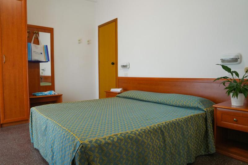 Double Room with Balcony image 3