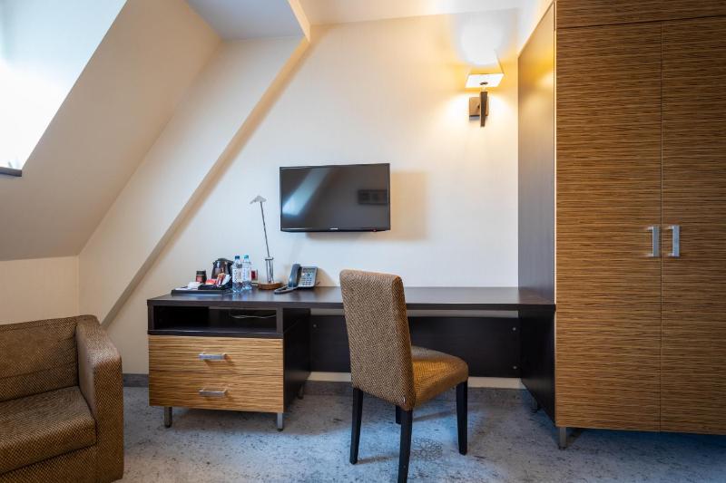 Single Room image 3