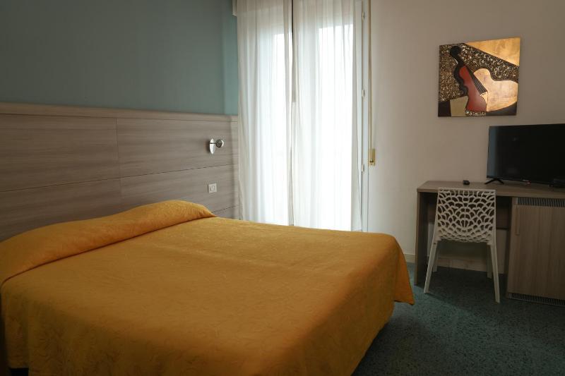 Economy Double or Twin Room image 4