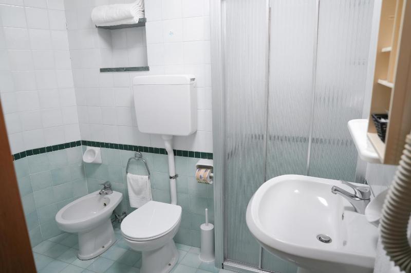 Economy Double or Twin Room image 3