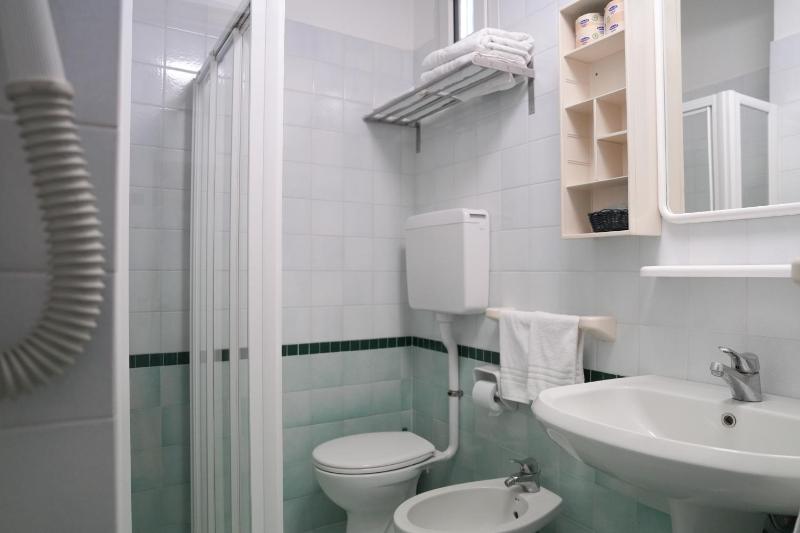 Economy Double or Twin Room image 2