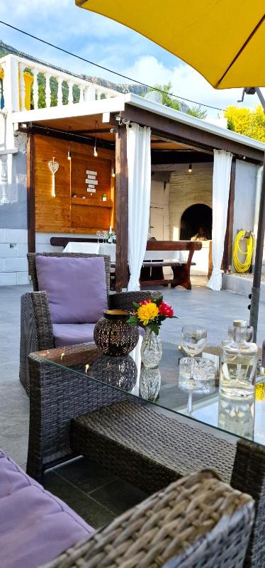 Sunny Holiday House with pool - image 2