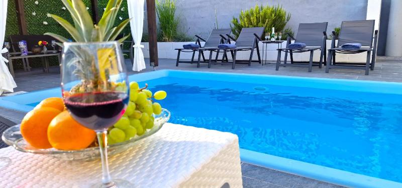Sunny Holiday House with pool - image 1