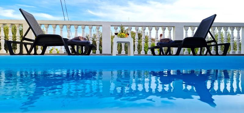 Sunny Holiday House with pool - image 42