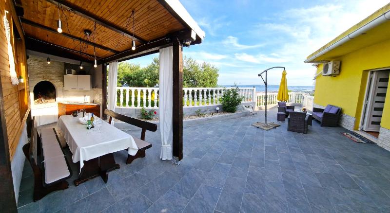 Sunny Holiday House with pool - image 13