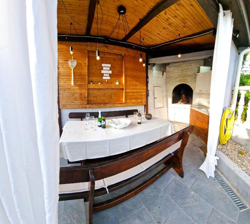 Sunny Holiday House with pool - image 11