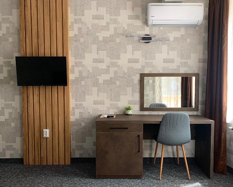 Deluxe Double or Twin Room with Balcony image 1