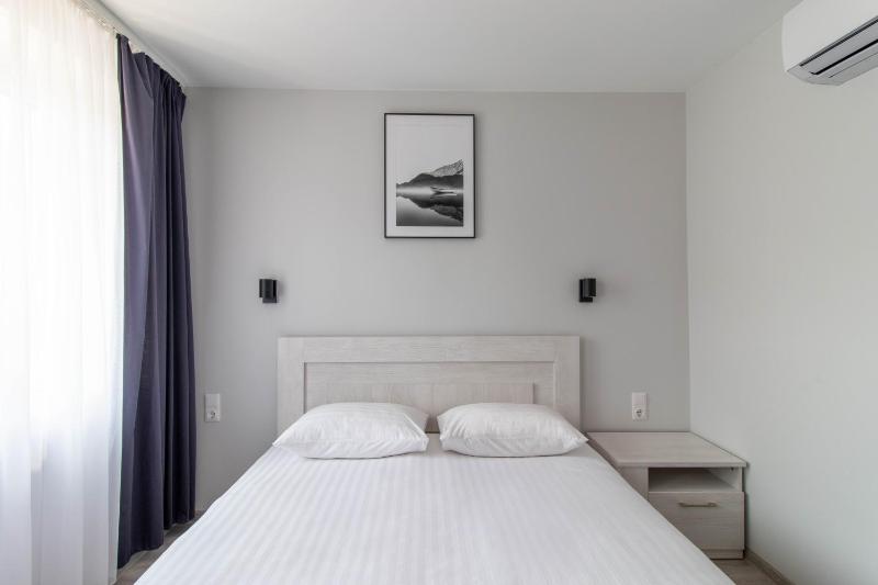 Double Room image 4