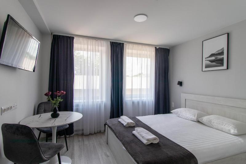 Double Room image 3