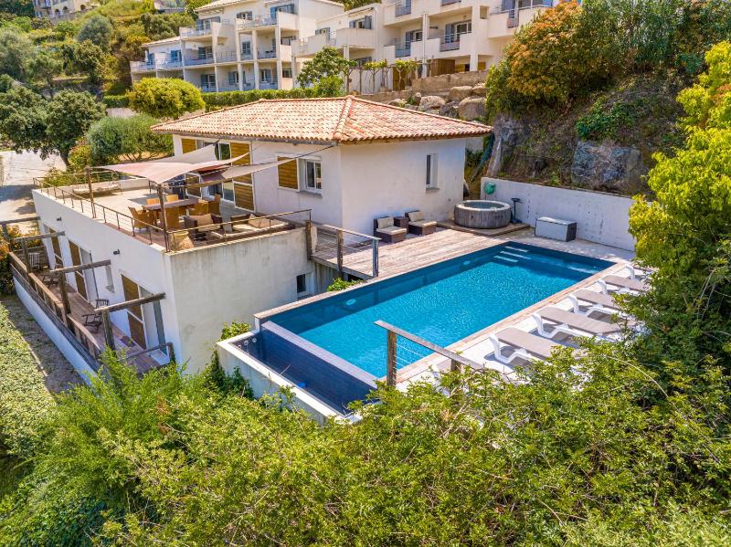 Villa 1 image 1