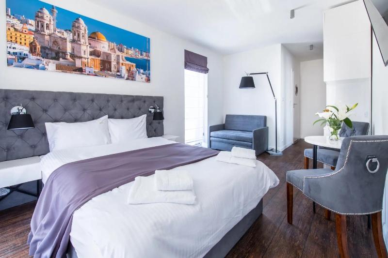 Double Room with Extra Bed image 4
