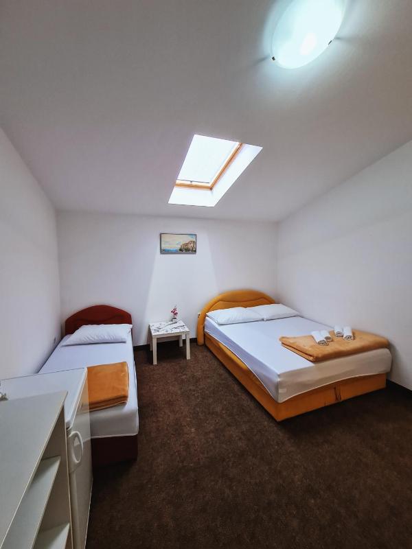 Triple Room with Private Bathroom image 2