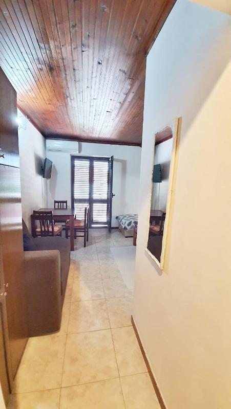 Studio Apartment image 3