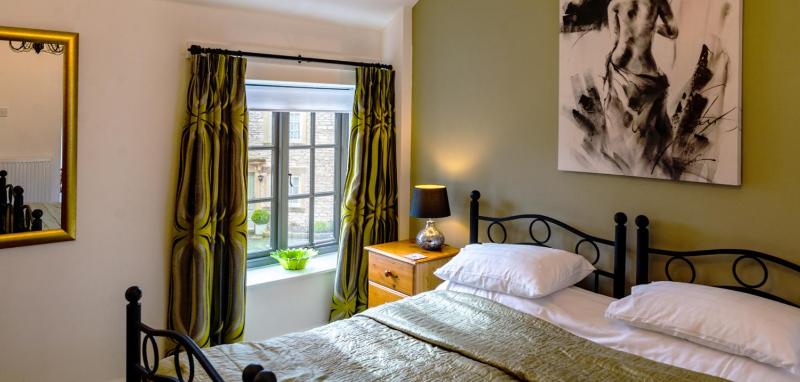 Deluxe Double Room image 3