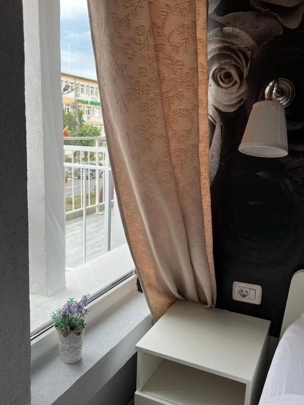 Queen Room with Balcony image 4