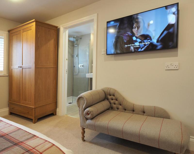 Superior Twin Room image 4
