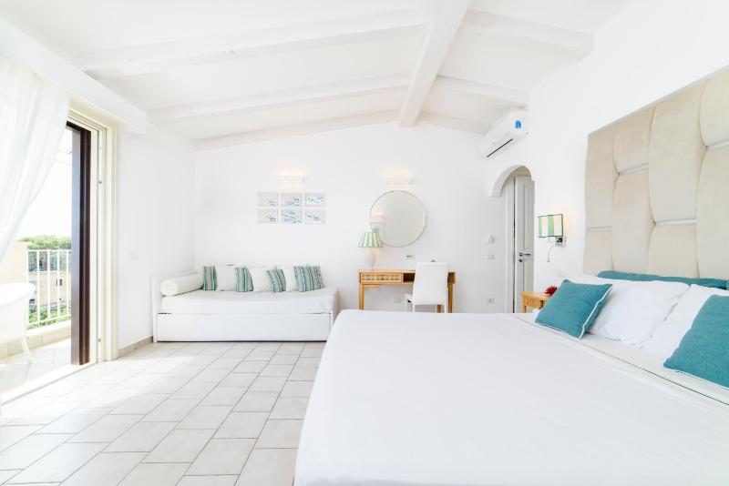 Junior Suite Deluxe with Terrace and Sea View image 4