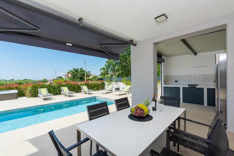 Villa Lucia with Jacuzzi and Private Pool - image 28