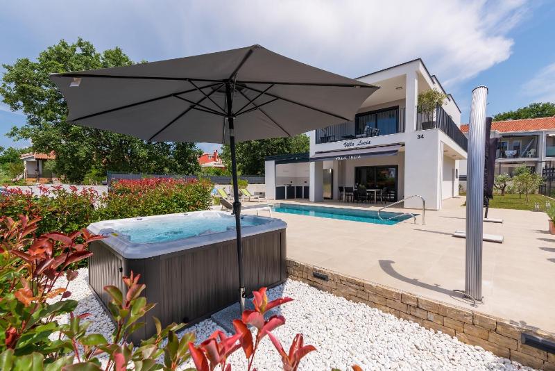 Villa Lucia with Jacuzzi and Private Pool - image 27