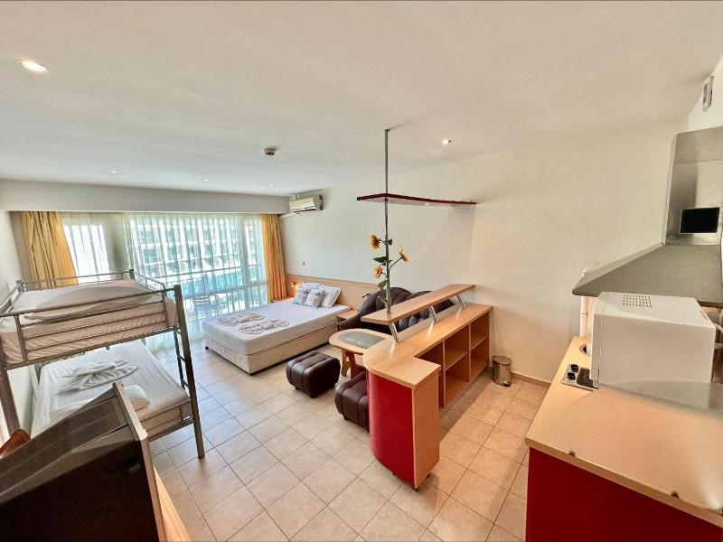 Studio with Pool View image 1