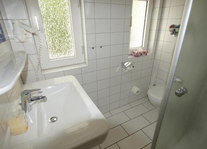 Ferienwohnung 4 Rosenbogen - Familienwohnung mit Wintergarten und Terrasse - image 2