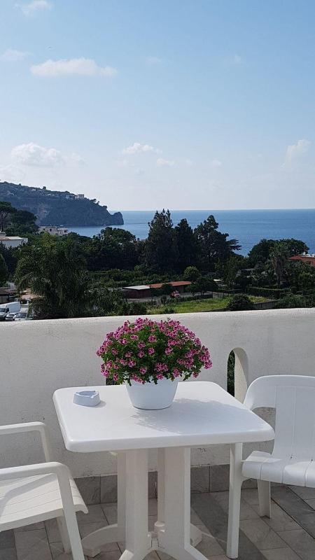 Double Room with Balcony image 2