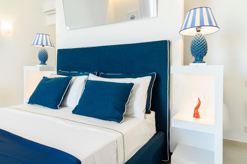 Junior Suite Deluxe with Terrace and Sea View image 3