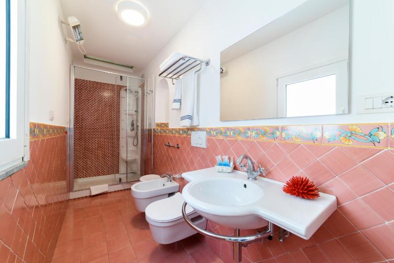 Junior Suite Deluxe with Terrace and Sea View image 2