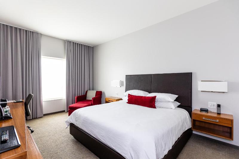 Deluxe King Room image 1