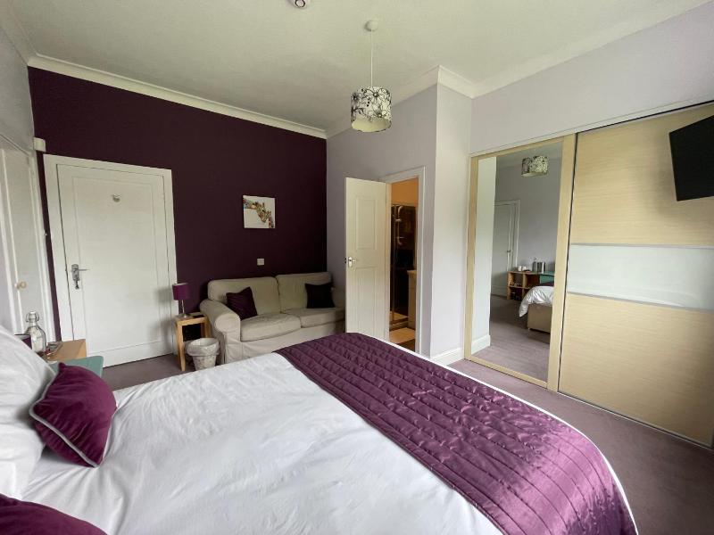 King Room with Private Bathroom image 1