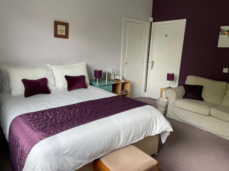 King Room with Private Bathroom image 2