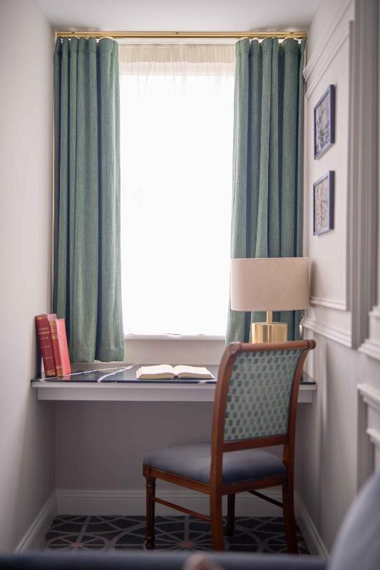 Deluxe King Room image 1