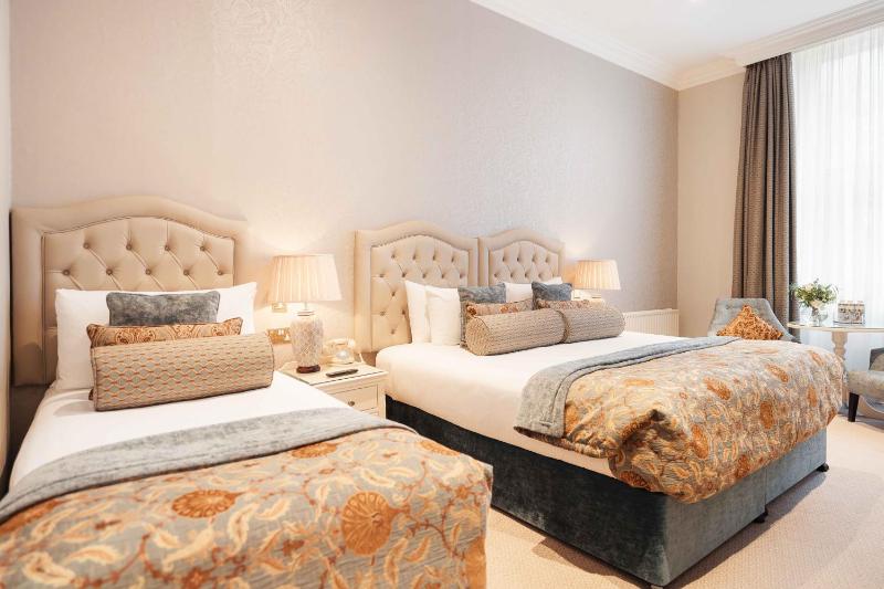 Premium Triple Room image 4