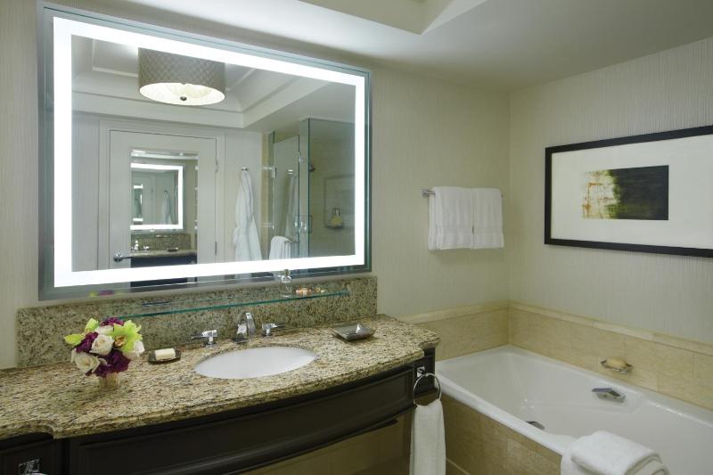 Superior King Room with Valley View image 2