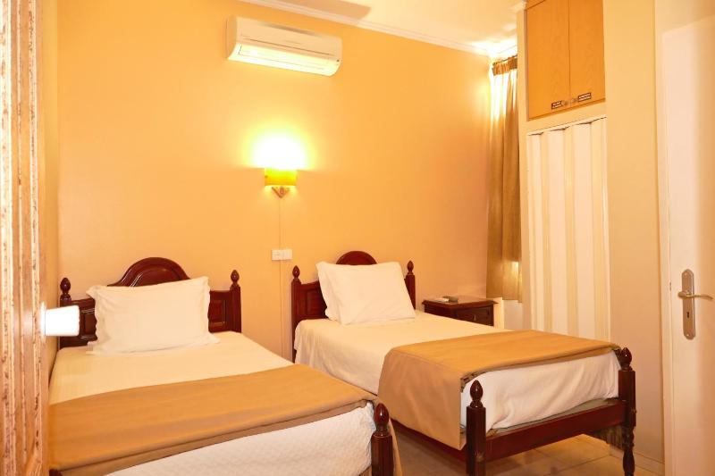 Twin Room image 2