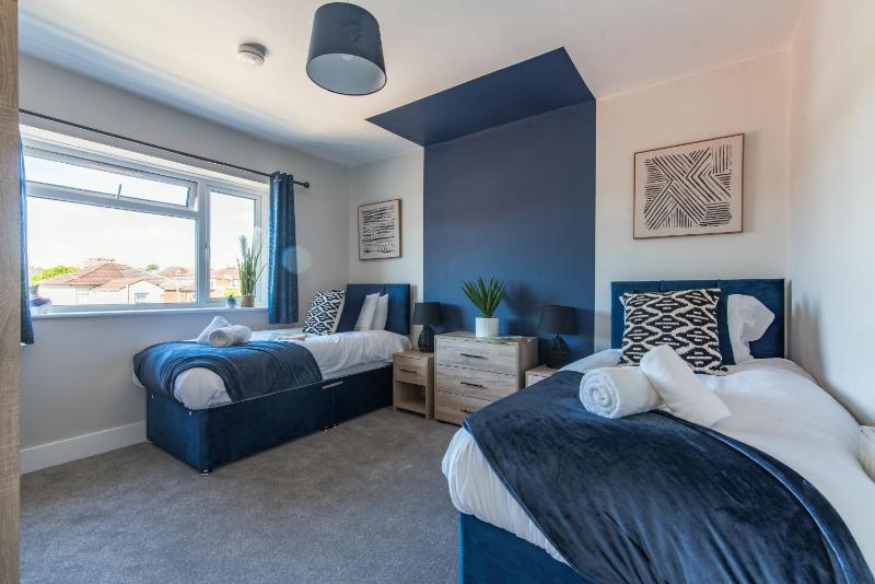 Spacious 3-Bedroom Stunning Southampton House with Garden & Parking City Centre Retreat Great for Families by Blue Puffin Stays - image 23