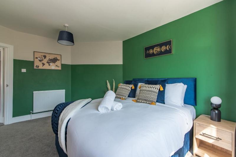 Spacious 3-Bedroom Stunning Southampton House with Garden & Parking City Centre Retreat Great for Families by Blue Puffin Stays - image 26