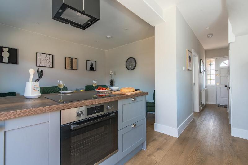 Spacious 3-Bedroom Stunning Southampton House with Garden & Parking City Centre Retreat Great for Families by Blue Puffin Stays - image 16