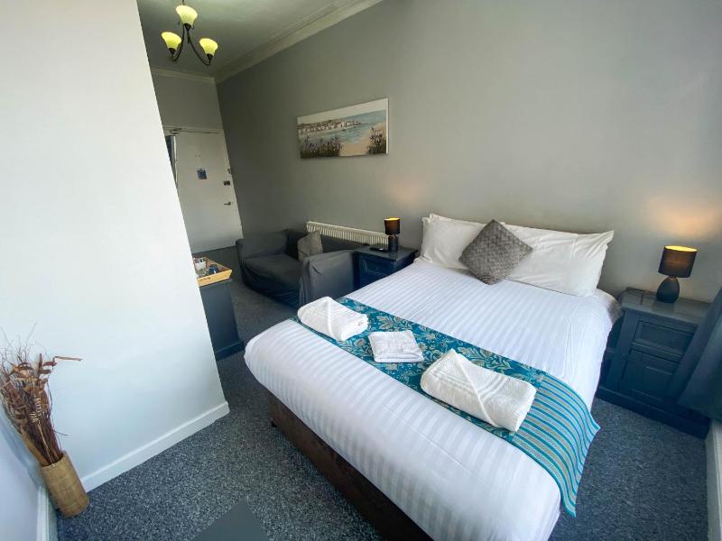 Double Room image 1