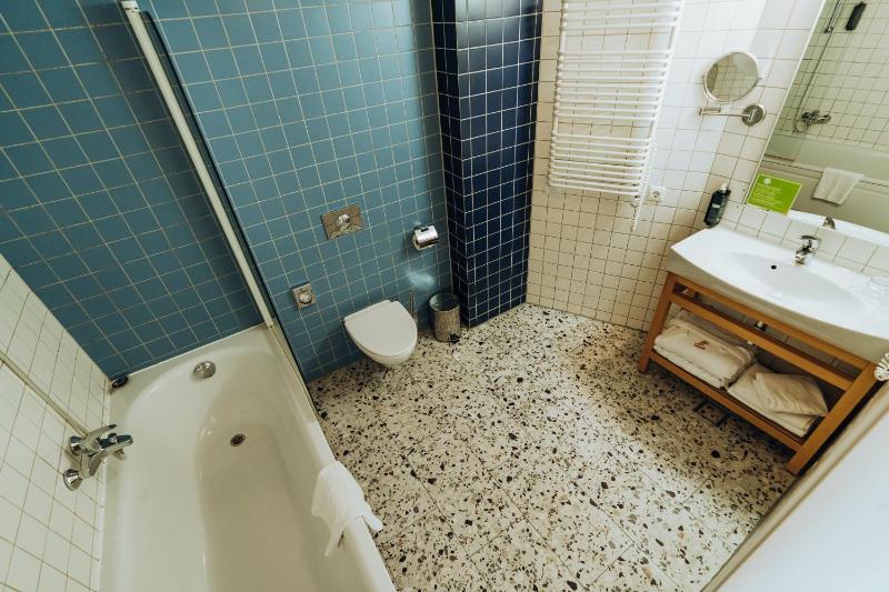Twin Room with Morning Spa Access image 1