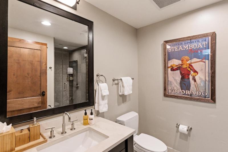 Edgemont 2504 - Luxury 'Honeymoon' Suite True Ski-in Ski-out Access & Winter Shuttle! - image 5