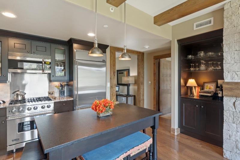 Edgemont 2504 - Luxury 'Honeymoon' Suite True Ski-in Ski-out Access & Winter Shuttle! - image 10