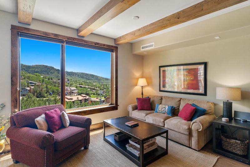 Edgemont 2504 - Luxury 'Honeymoon' Suite True Ski-in Ski-out Access & Winter Shuttle! - image 3