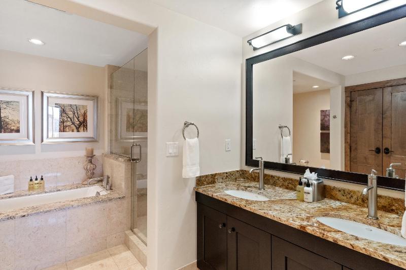 Edgemont 2603 - Luxury Condo Slope Views True Ski-in Ski-out Access & Winter Shuttle! - image 17