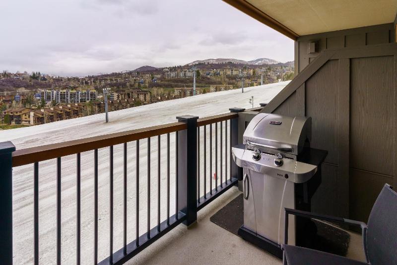 Edgemont 2603 - Luxury Condo Slope Views True Ski-in Ski-out Access & Winter Shuttle! - image 14