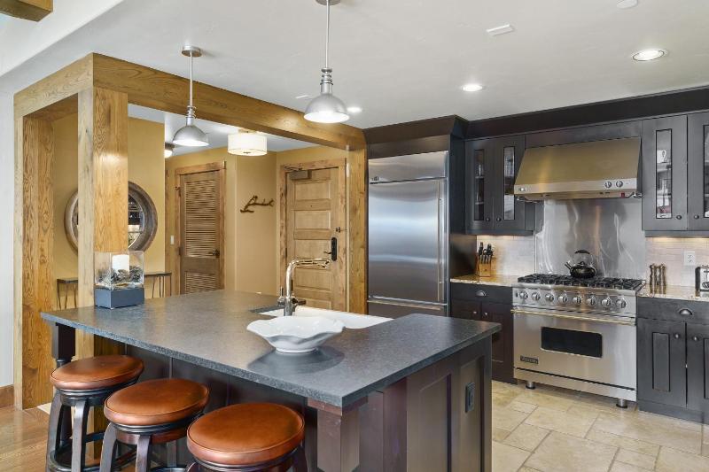 Edgemont 2603 - Luxury Condo Slope Views True Ski-in Ski-out Access & Winter Shuttle! - image 9