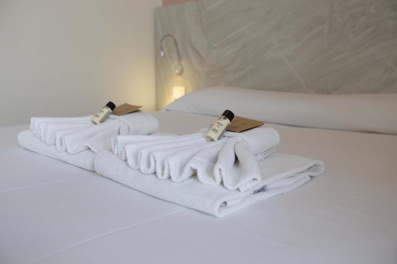 Double or Twin Room with Balcony image 3