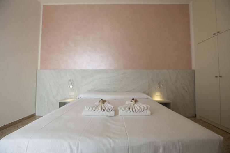 Deluxe Double or Twin Room image 3