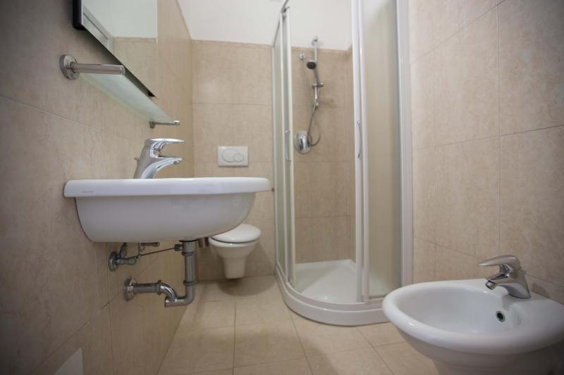 Deluxe Triple Room image 3