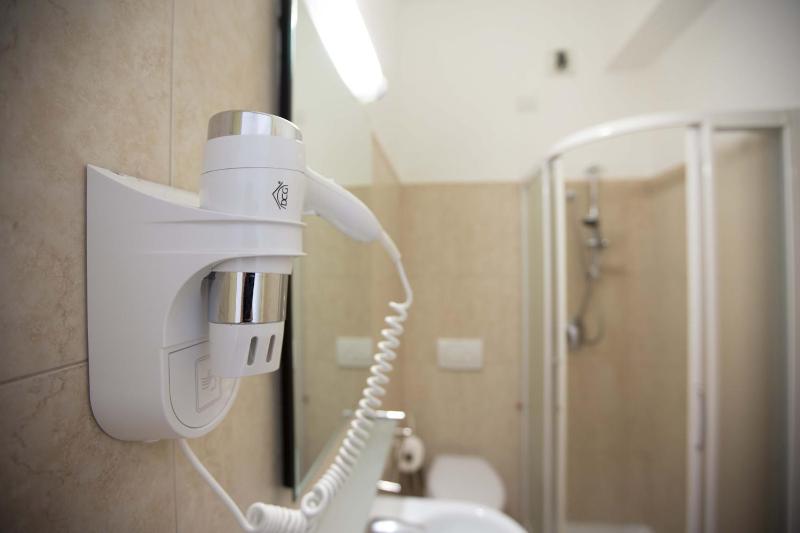Deluxe Triple Room image 2